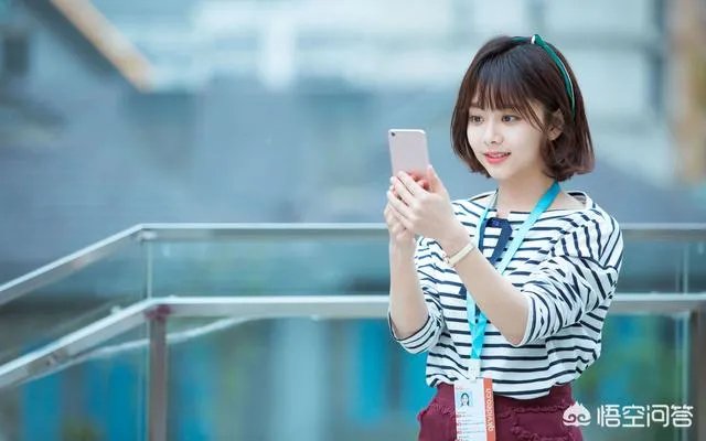 像谭松韵一样的圆脸妹子，留什么样的发型才时髦？