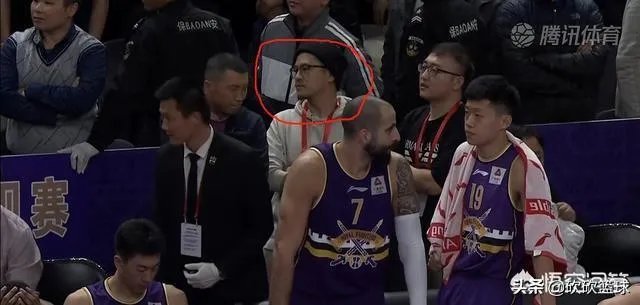 北控遭绝杀后，场边的杨毅难掩失落！他不是解说员吗？为什么不保持中立的态度呢？