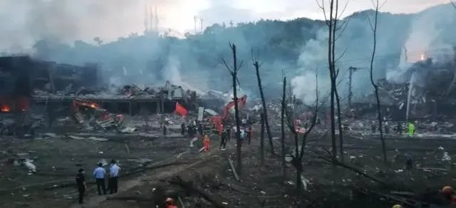 浙江温岭一辆槽罐车爆炸、事故造成10人死亡、你怎样看待此事?