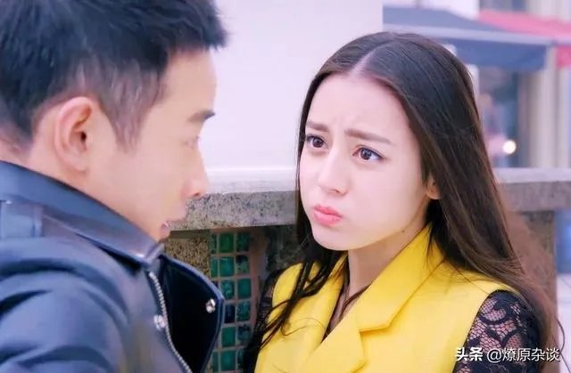 男朋友的前女友和男朋友家人一直有联系，而且很好，但是和男朋友没有联系，我应该生气吗？