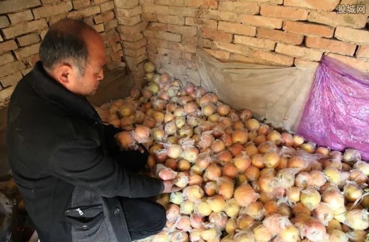 网售滞销水果套路 黑心商家打悲情牌卖腐烂水果