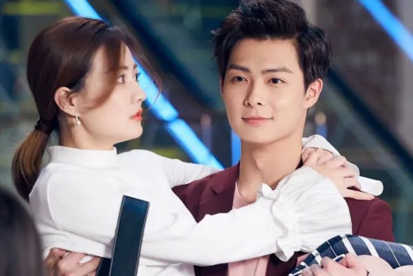 胡冰卿方否认恋情，牵手、接吻、拥抱都做了，只是好朋友？