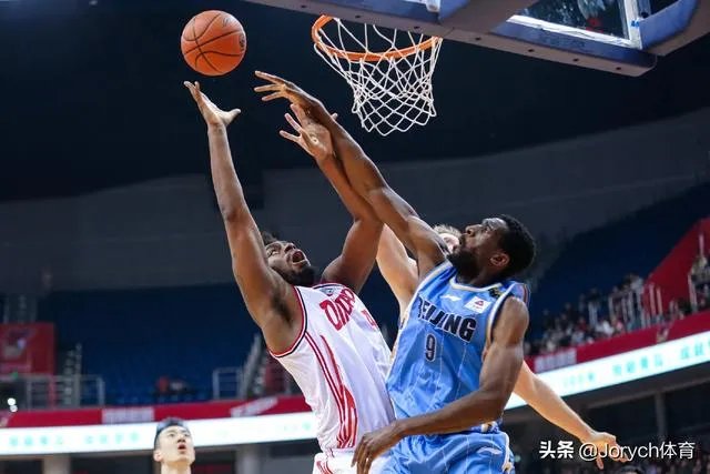 北京男篮以92比115大比分输给青岛男篮，再次爆出双大外援的软肋，怎样评价本场比赛？