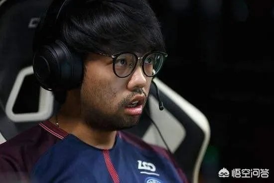 刀塔2的maybe对黑局中“3圣剑火猫翻盘未果”，为何他最后留着大电锤也不换狂战斧呢？