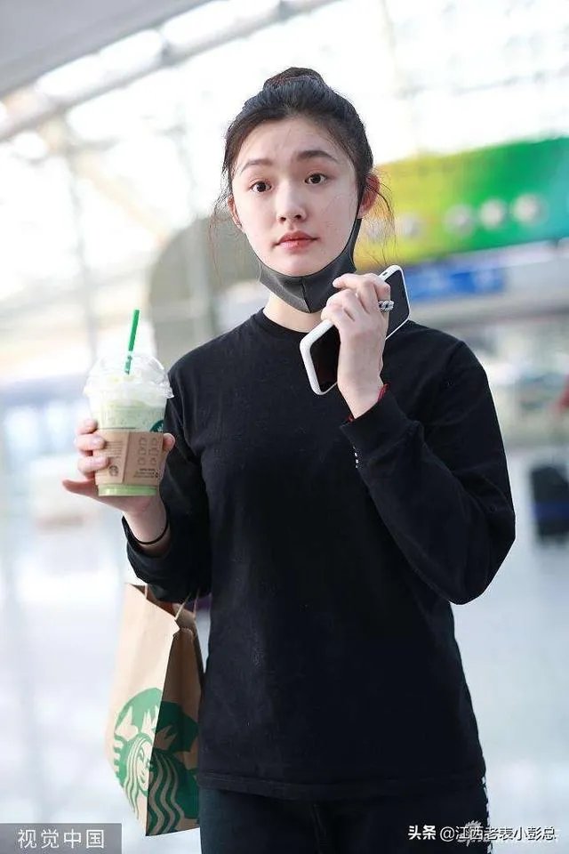 相比来说五官不是最精致的林允，为什么看起来反而更舒服？