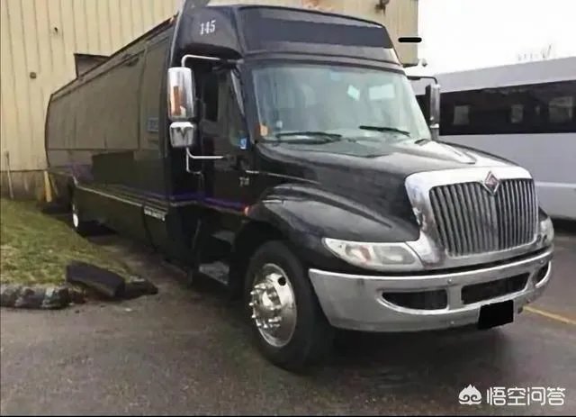 赵本山房车曝光，车长超11米，里面什么样？
