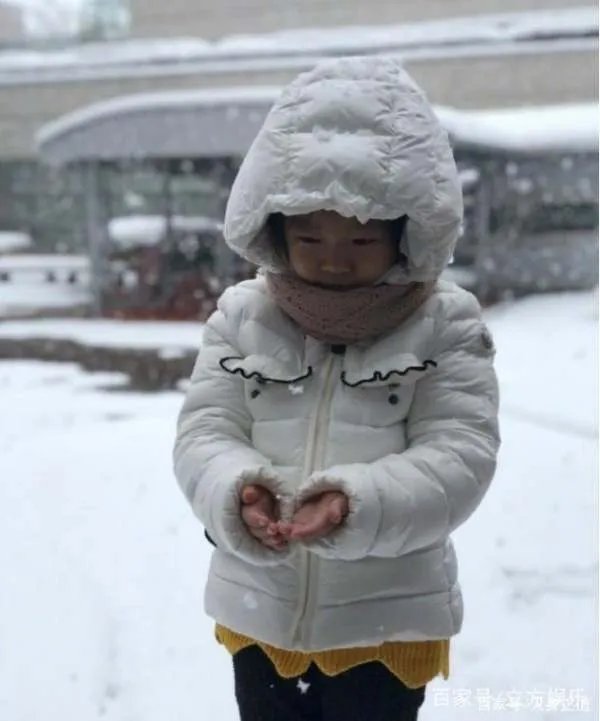 汪小菲深夜秒删微博，曝光了女儿的近照，继承了大S的颜值！你怎么看？