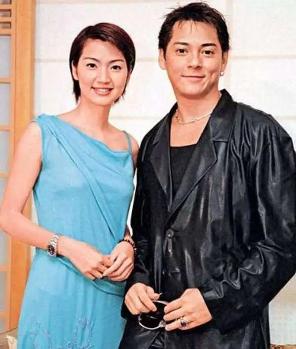 结婚12年，老妻少夫波折多，50岁的香港女星洪欣现状如何？