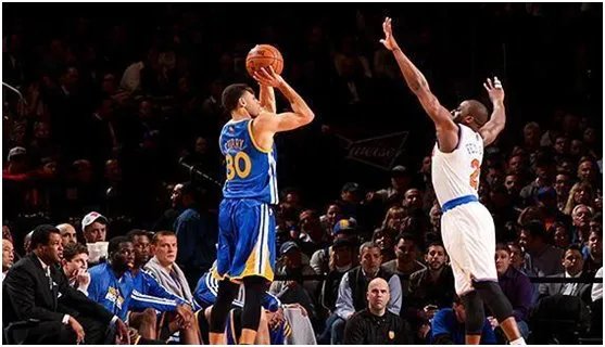 篮球故意砸板空接算不算犯规？