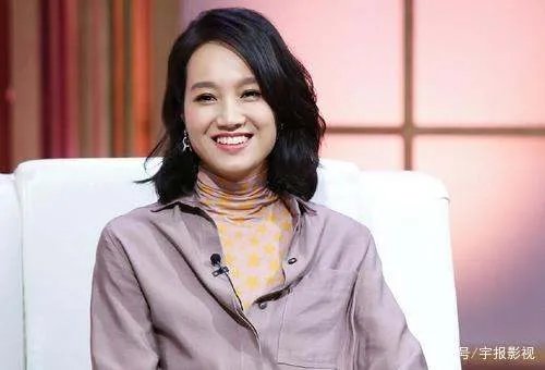 朱丹产后现身机场腰身粗壮，脸大到口罩遮不住身上大衣皱皱巴巴，你怎么看？