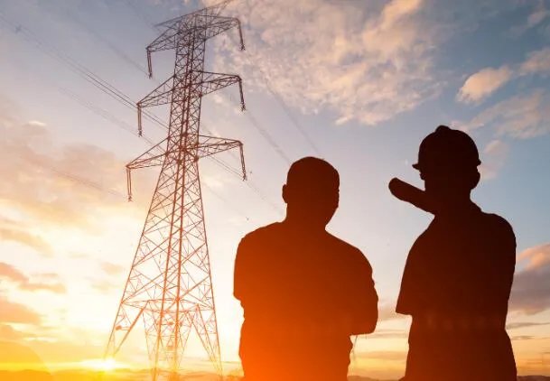 小区暴雨中倒下一堵墙维修费129万 小区业主：这也太离谱了！