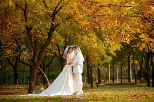 北京婚纱照排行榜2017  北京婚纱照一套多少钱