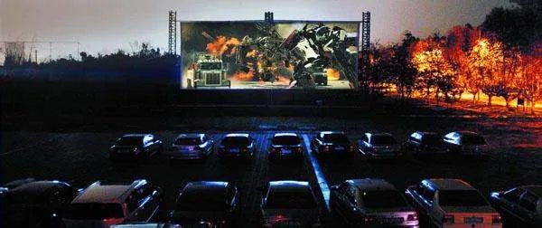 汽车影院的放映条件