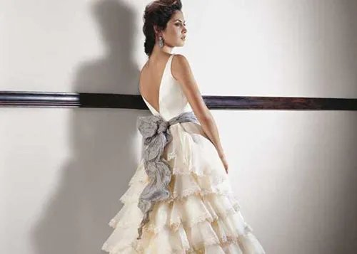 结婚晚礼服选什么颜色好 晚礼服有哪些款式