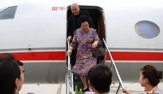 陈丽华迟重瑞儿子遭曝光 揭秘其退出娱乐圈后生活