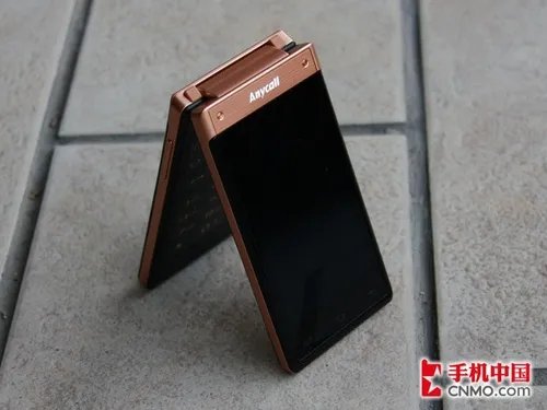 双3.3寸炫屏Android 2.2 三星W899评测
