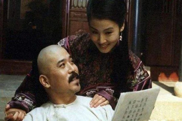 他在中国极力提倡“一夫一妻”，为何自己却娶6个姨太太？