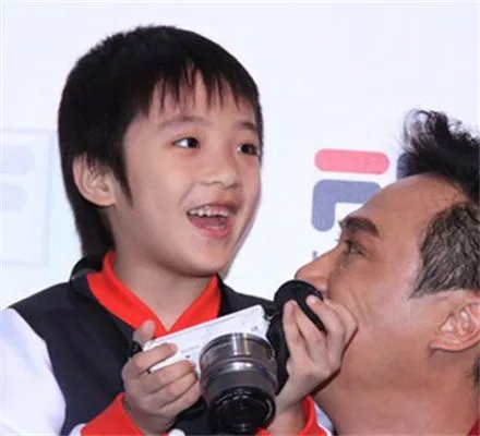 吴费曼眼睛受伤是什么原因？ 真实情况陷入罗生门