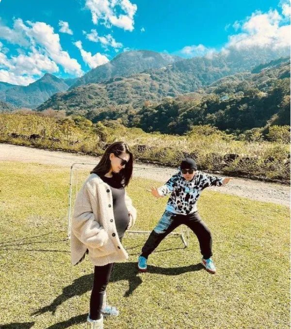 周杰伦公布昆凌怀三胎，周杰伦和昆凌的感情有多甜蜜？