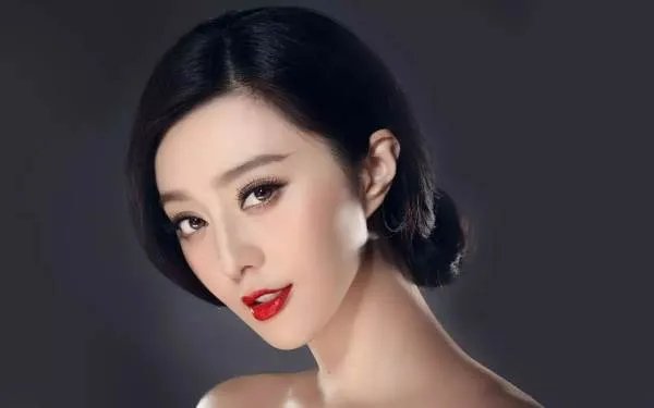 终于瞒不住了，范冰冰与范丞丞的关系曝光，这次不喊弟弟了，喊的是什么？