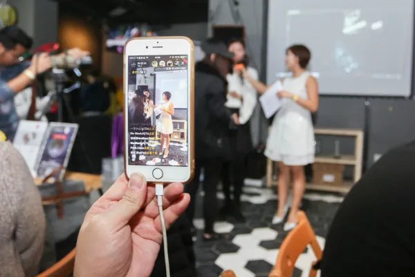 网红主播直播间卖假货当场被抓,消费者怎么鉴别假货?