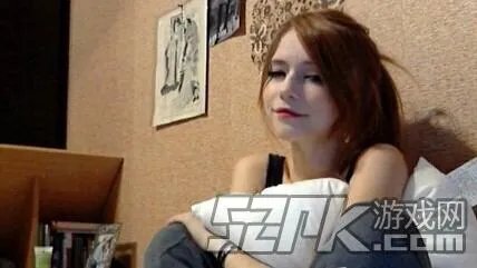 俄罗斯萌妹子扮“二次元萝莉吸血鬼”爆红