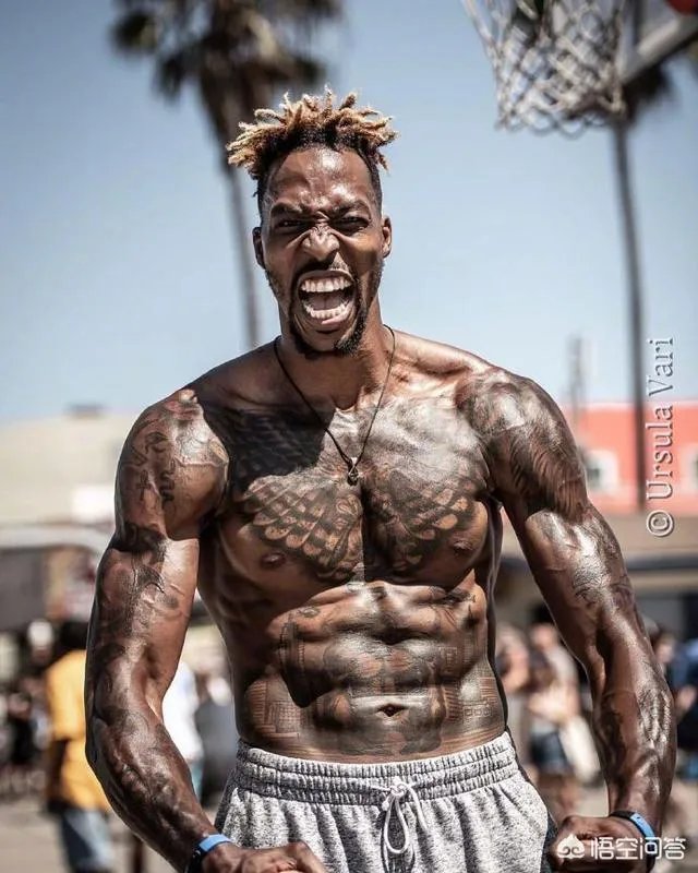 霍华德再晒照，野球场晒肌肉，35岁的他弹跳依然不减当年，新赛季他能助詹皇夺冠吗？