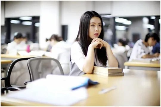 北大女硕士辞去互联网高管转行卖书,该名女硕士为何会选择辞去高薪工作?