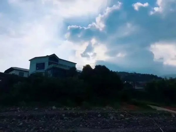 东江湖住宿哪里好些?听说住景区里面的农家乐可以省门票进去的,求攻略