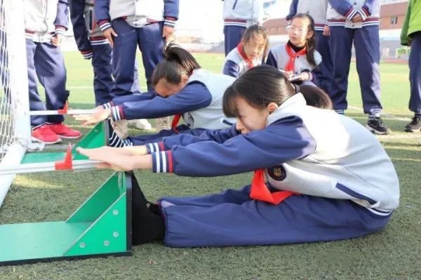 在孩子12岁前培养孩子的哪2个能力，能让孩子顺利上大学？