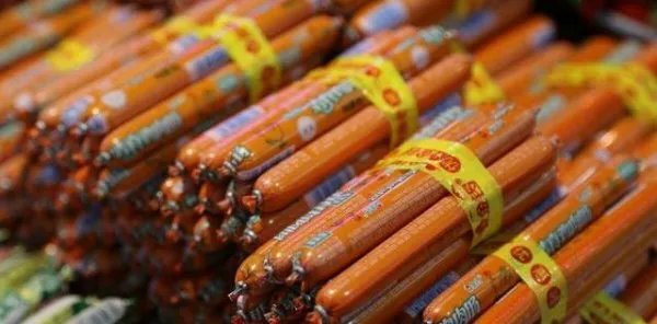 超市搞促销的时候，火腿肠为什么是成捆卖的？