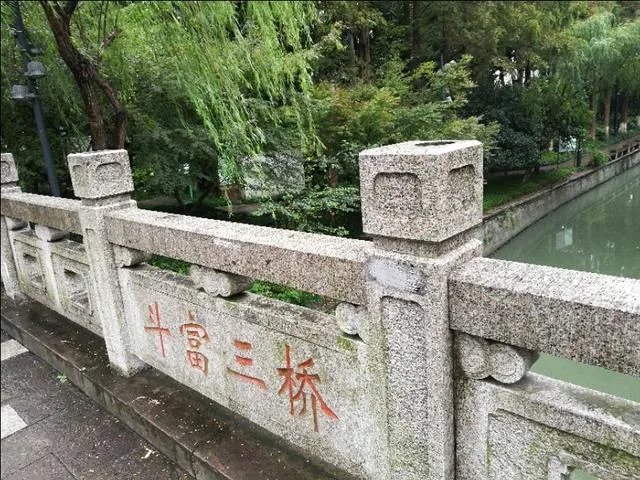 国民老公王思聪参加老同学婚礼，大手笔随礼30万，这事你怎么看？