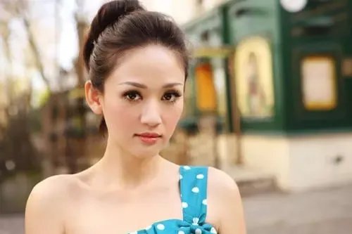 陈乔恩艾伦接吻庆生照曝光，两人恋爱那么久，该谈婚论嫁了吗？