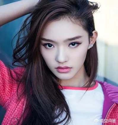 相比来说五官不是最精致的林允，为什么看起来反而更舒服？