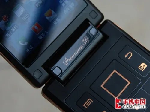 双3.3寸炫屏Android 2.2 三星W899评测